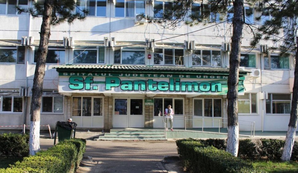 Un cadru medical a fost agresat de un pacient care a vrut să se arunce pe geam, la Spitalul Judeţean Focşani 