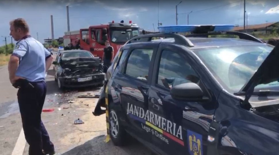 Mașină a Jandarmeriei, implicată într-un grav accident în Mehedinţi! Patru oameni au fost răniţi
