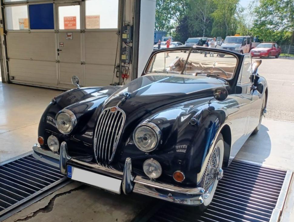 O maşină din 1982 cu volan pe dreapta a trecut de testul de la Registrul Auto Român | Explicaţia specialiştilor 772966