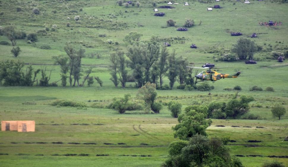 Încă un pod care se clatină în România, în județul Brașov. Imaginile dezastrului şi piedicile românești în calea trupelor NATO de la baza Cincu 772942