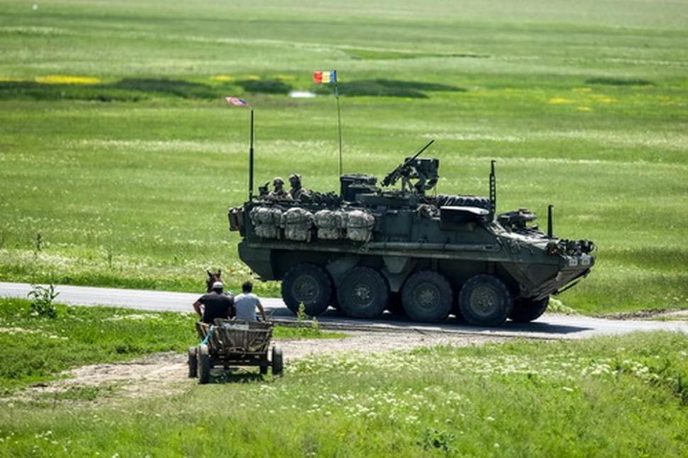 Încă un pod care se clatină în România, în județul Brașov. Imaginile dezastrului şi piedicile românești în calea trupelor NATO de la baza Cincu 772943