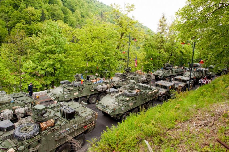 Încă un pod care se clatină în România, în județul Brașov. Imaginile dezastrului şi piedicile românești în calea trupelor NATO de la baza Cincu 772947