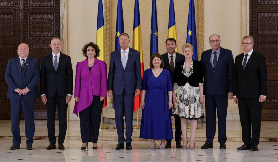 Noii judecători ai CCR au depus jurământul la Palatul Cotroceni | Judecătorul Marian Enache este noul preşedinte al Curţii Constituţionale 773038