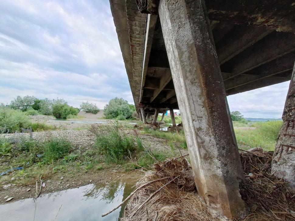Încă un pod capcană ameninţă viaţa oamenilor din Neamţ. Ce fac autorităţile? 773200