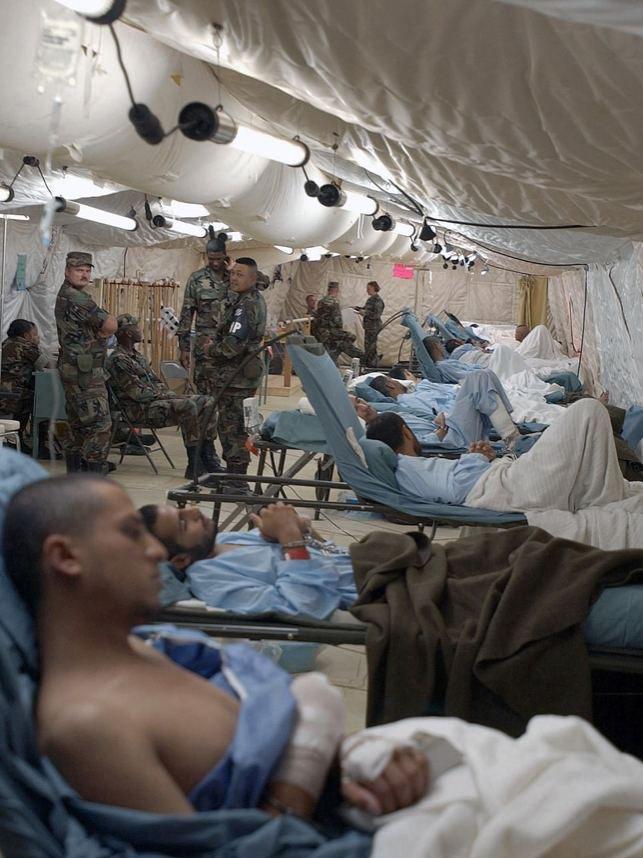 Pentagonul a lansat fotografii secrete, nemaivăzute până acum, ale deținuților din Guantanamo Bay 773363