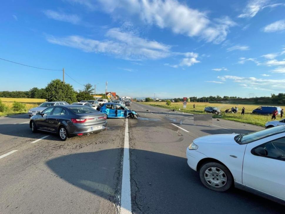 Accident grav cu trei maşini pe DN1, la Băicoi. Traficul este blocat 773466