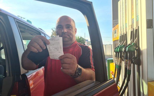 Proteste la benzinării! Orădenii au alimentat de un leu, la Pitești 30 de șoferi au blocat accesul la pompe 773628