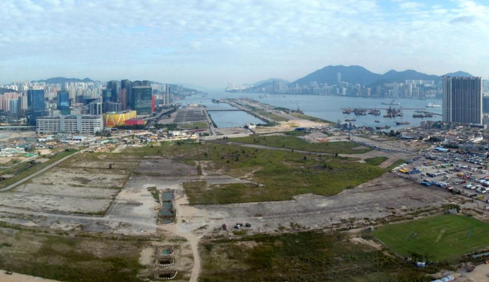 Aeroportul care a fost închis, după ce avioanele se prăbuşeau. "Pasagerii vedeau televizoarele vecinilor din zonă. Era o distanţă de speriat" 773402