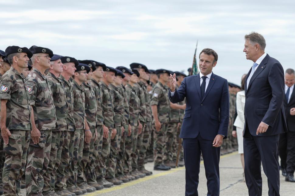 Emmanuel Macron, vizită în România | Președintele Franței, declarații de la Baza Kogălniceanu: "Trebuie să fim lucizi și să admitem că nu suntem într-un război cu Rusia" 773765