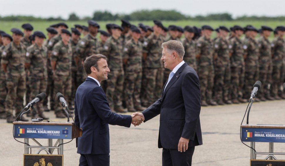 Emmanuel Macron, vizită în România | Președintele Franței, declarații de la Baza Kogălniceanu: "Trebuie să fim lucizi și să admitem că nu suntem într-un război cu Rusia"