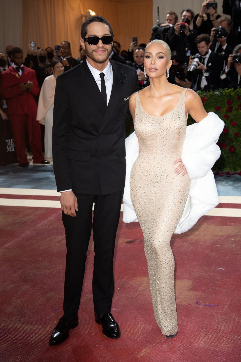 Kim Kardashian, acuzată că a deteriorat celebra rochie a actriţei Marilyn Monroe împrumutată pentru Met Gala 2022 773961