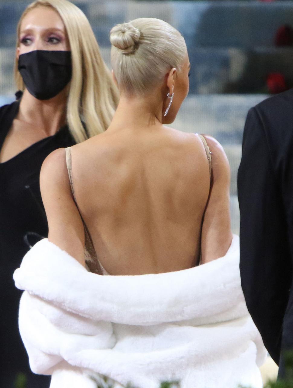 Kim Kardashian, acuzată că a deteriorat celebra rochie a actriţei Marilyn Monroe împrumutată pentru Met Gala 2022 773967