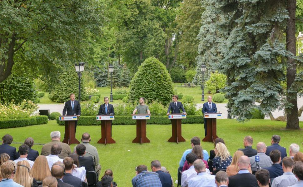 Klaus Iohannis, la Kiev: "Toți autorii ruși ai crimelor să fie trași la răspundere" 774062