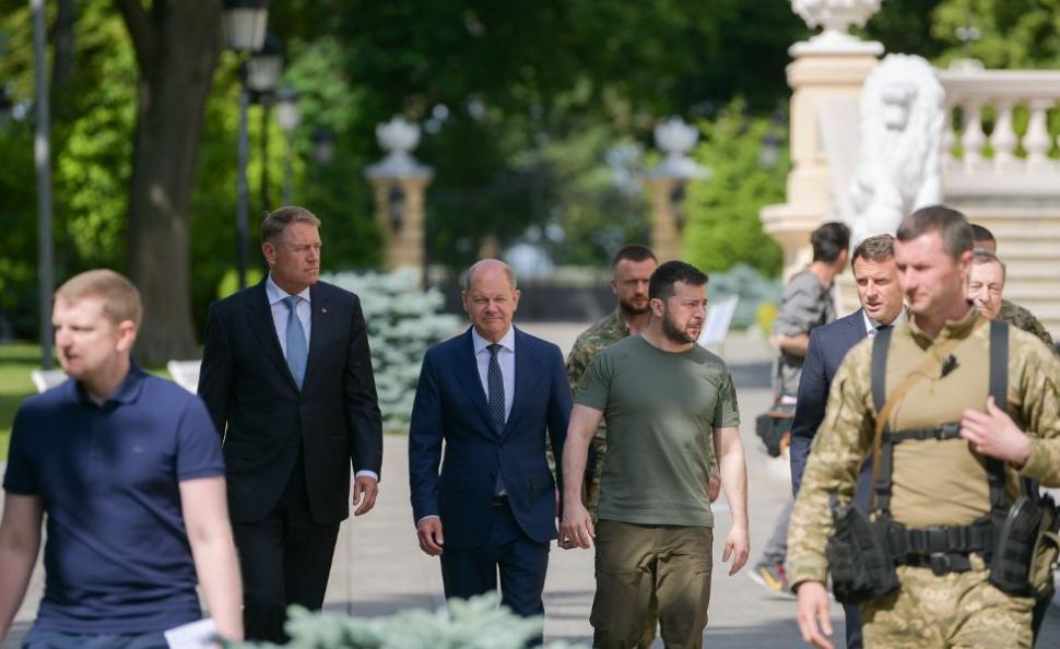 Klaus Iohannis, la Kiev: "Toți autorii ruși ai crimelor să fie trași la răspundere" 774064