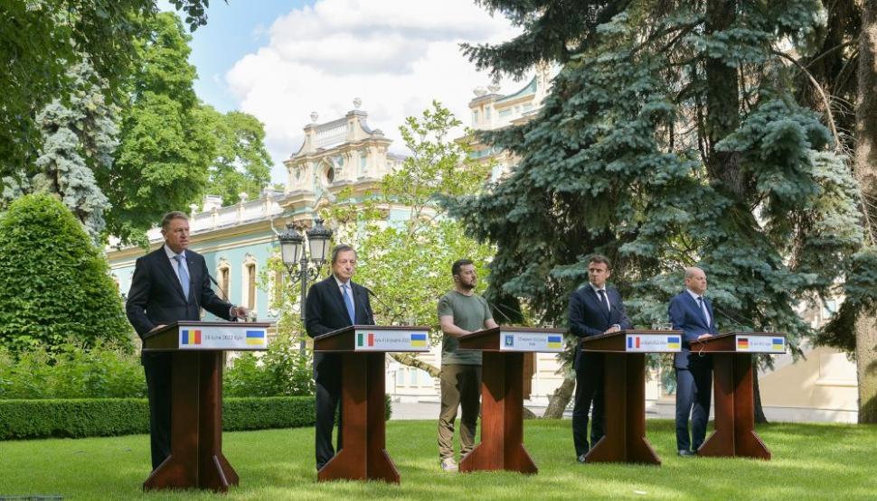 Klaus Iohannis, la Kiev: "Toți autorii ruși ai crimelor să fie trași la răspundere" 774065