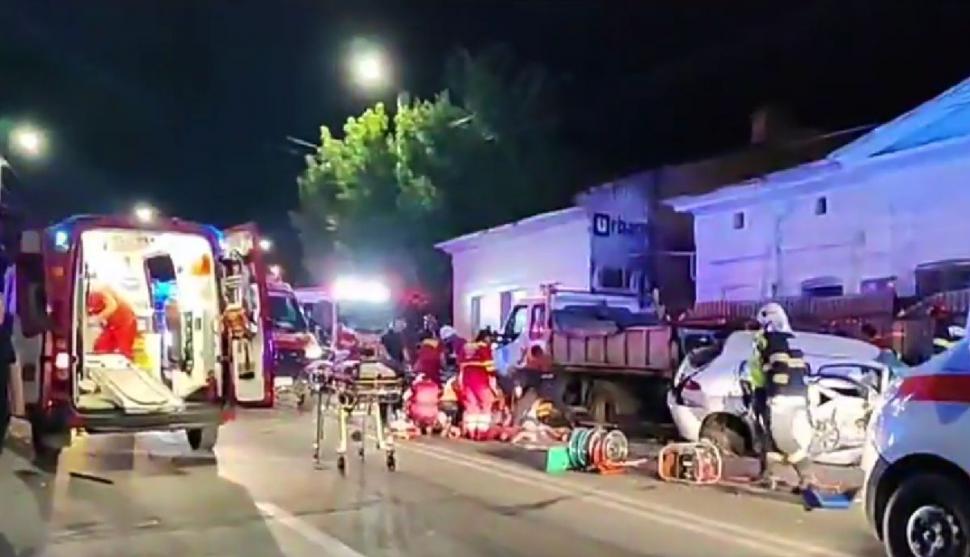 O șoferiță a spulberat un grup de muncitori la Iași! Patru dintre ei au murit pe loc 774162