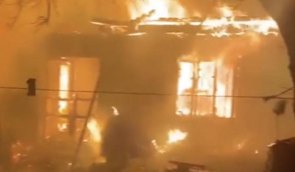 O fetiță a murit intoxicată cu fum, împreună cu mama și bunica sa, după ce casa le-a luat foc, într-o localitate din Iași