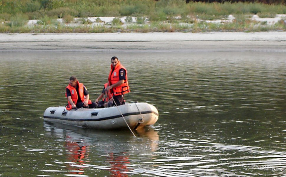 Un copil de nouă a murit, după ce a căzut într-un râu din Bistrița-Năsăud