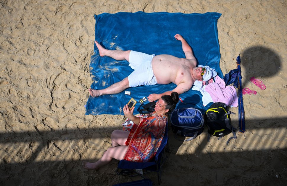 Cele mai frecvente greșeli pe care le facem când mergem la plajă: ”Duc la cancer de piele”