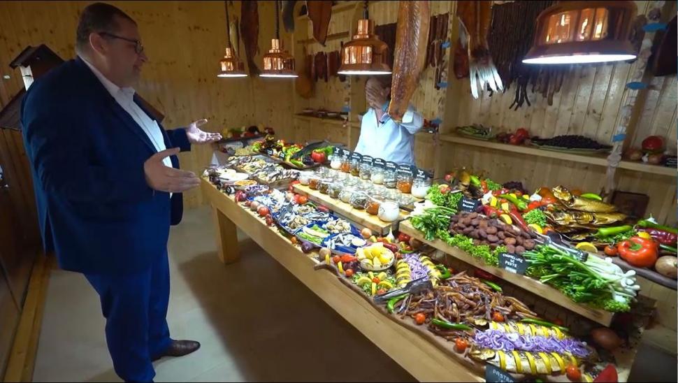 Locul din inima Deltei Dunării, unde te încarci cu energie. Cât costă o cameră la singurul hotel de cinci stele din zonă 774304