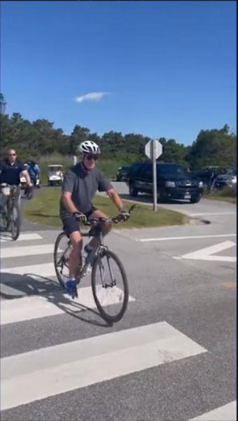 Președintele SUA, Joe Biden, a căzut de pe bicicletă 774525