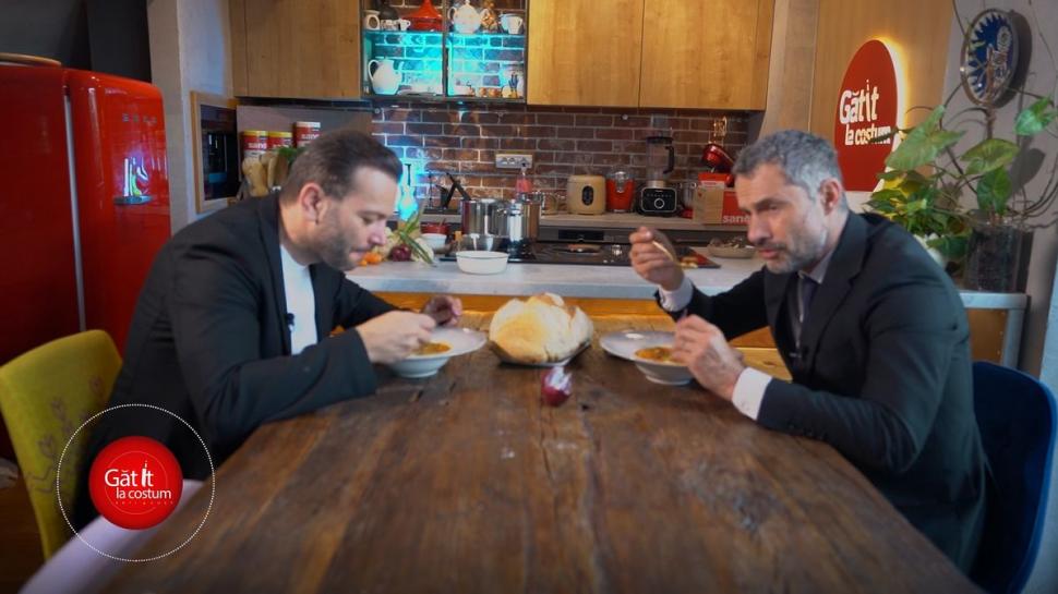 Ștefan Lungu a gătit alături de Mihai Morar, în ediția 6 "Gătit la costum", sezonul 2: "E o supradoză de miros de copilărie, gustul de la mama" 773336