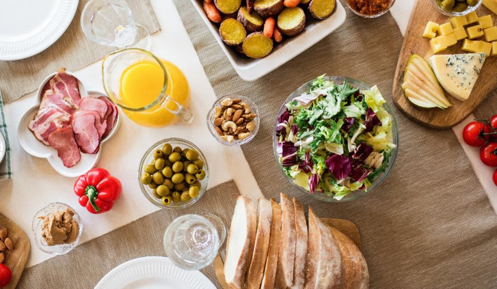 Alimentul care devine un pericol vara. Dr. Tudor Ciuhodaru: "Ne riscăm viața din cauza sărăciei. Nu vă jucați cu așa ceva!" 774555