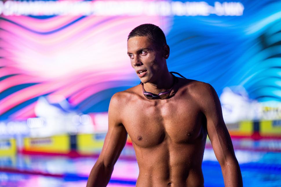 David Popovici, primele declarații după ce a devenit campion mondial la înot: ”Oamenii de acasă au crezut în mine! Medalia este pentru ei!” 774820