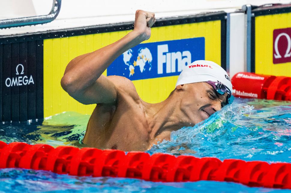 David Popovici, primele declarații după ce a devenit campion mondial la înot: ”Oamenii de acasă au crezut în mine! Medalia este pentru ei!” 774822