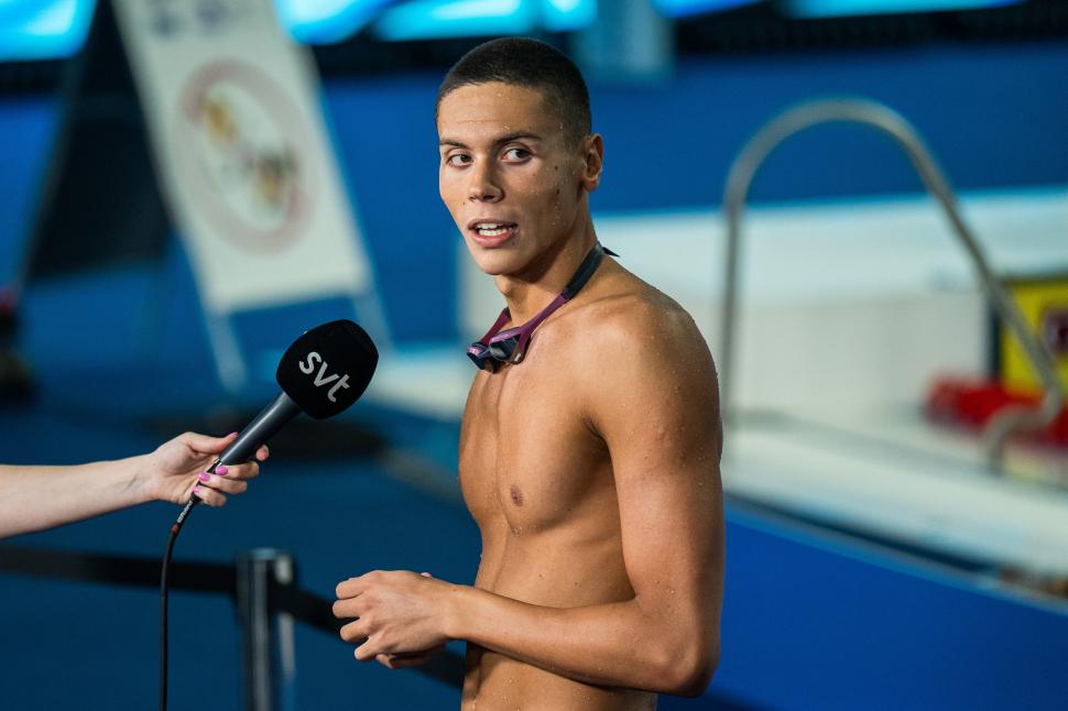 David Popovici, primele declarații după ce a devenit campion mondial la înot: ”Oamenii de acasă au crezut în mine! Medalia este pentru ei!” 774824