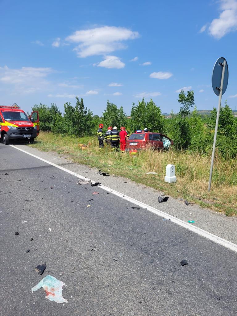  Accident grav în apropiere de Lugoj! Un bărbat şi-a pierdut viaţa şi alţi patru au fost răniţi 774943