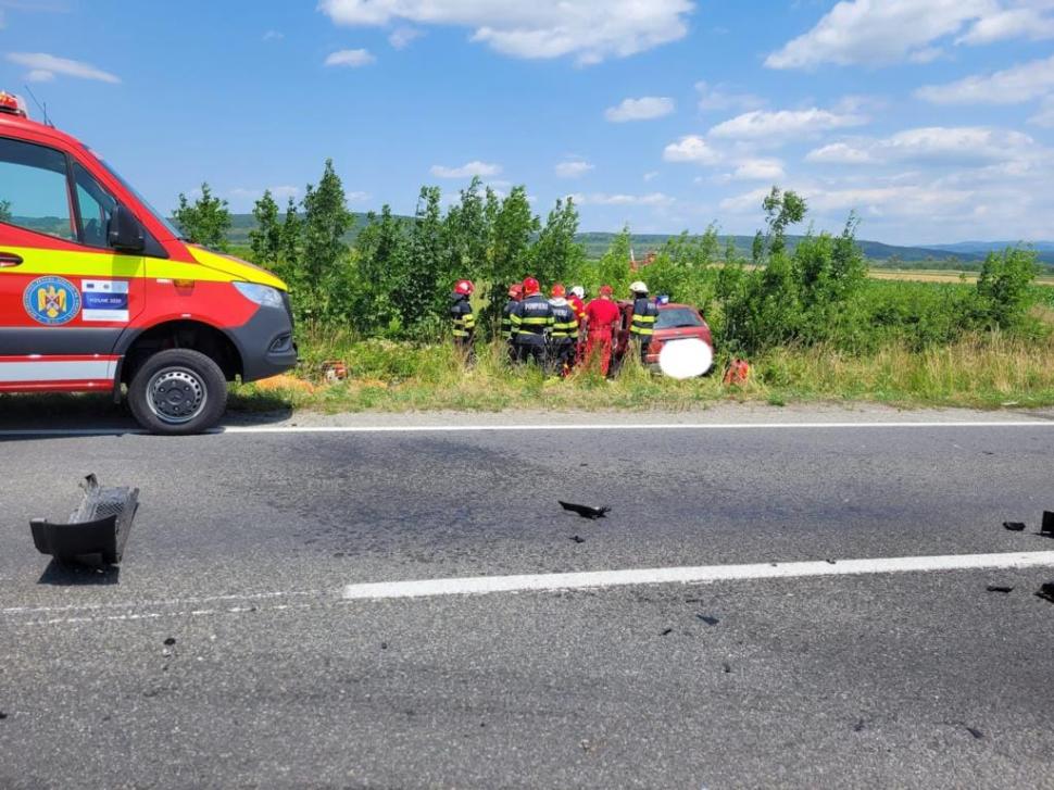  Accident grav în apropiere de Lugoj! Un bărbat şi-a pierdut viaţa şi alţi patru au fost răniţi 774946