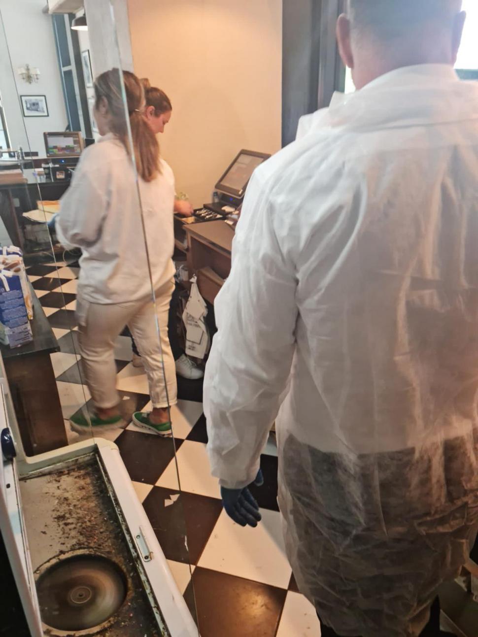 ANPC a închis 11 magazine dintr-un mare mall din Capitală 774856