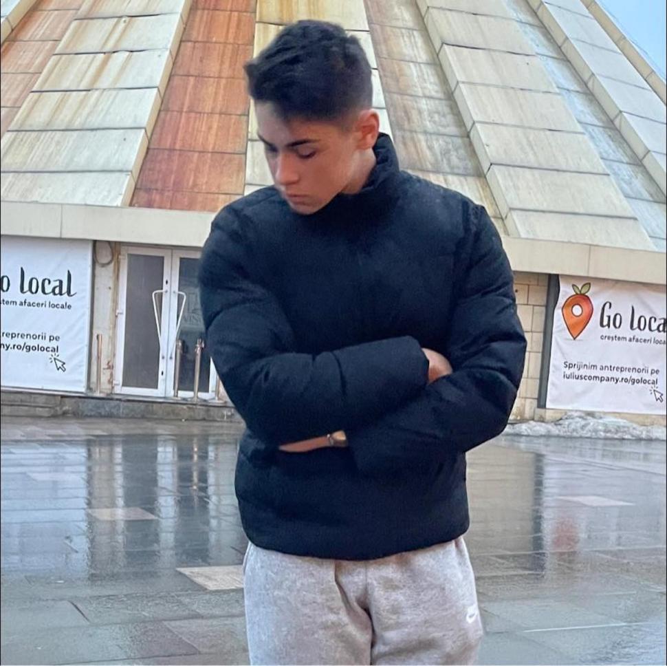 "Păcat, înger drag” | El e Flavius, adolescentul care a murit sub ochii tatălui la banchetul de a VIII-a, în Suceava 774865