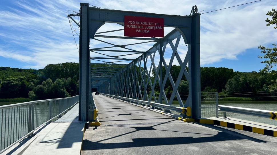 Podul de fier peste râul Olt, din zona Munteni, a fost redat circulației! 775175