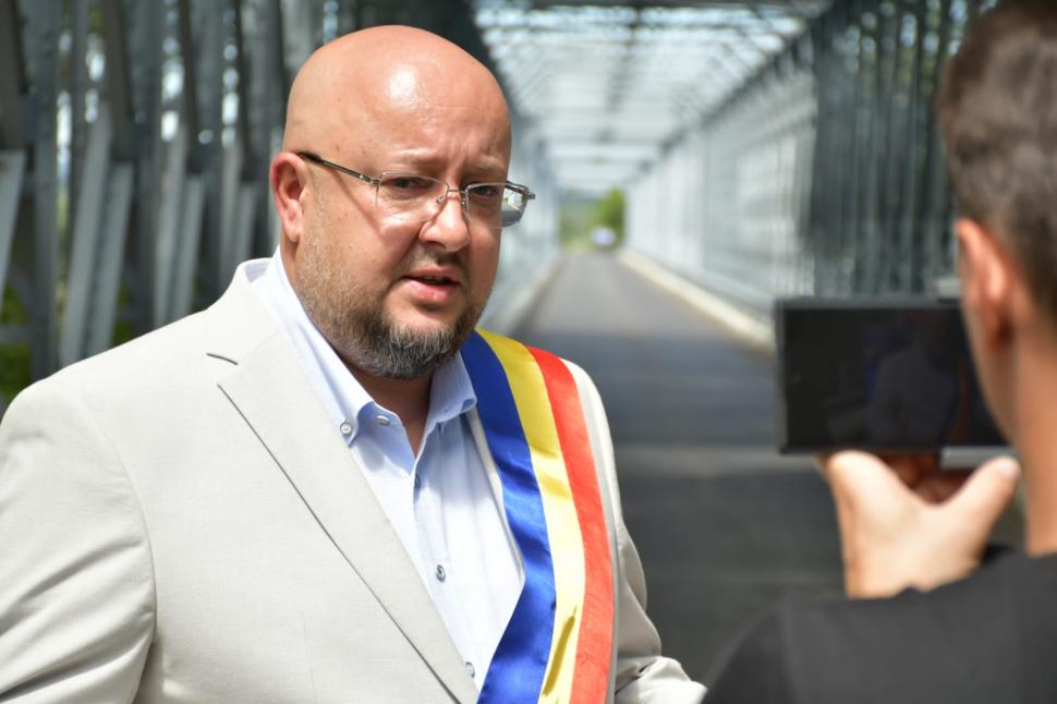 Podul de fier peste râul Olt, din zona Munteni, a fost redat circulației! 775177