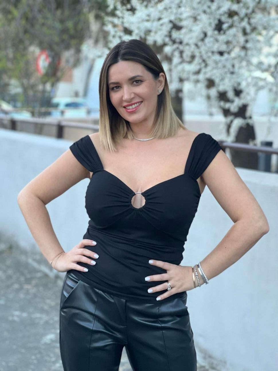 Ela Crăciun a sunat la Poliție după ce a fost agresată de un șofer: "A dat cu pumnii în volan, a vorbit extrem de urât. Am ajuns să plătesc abuzul" 775472