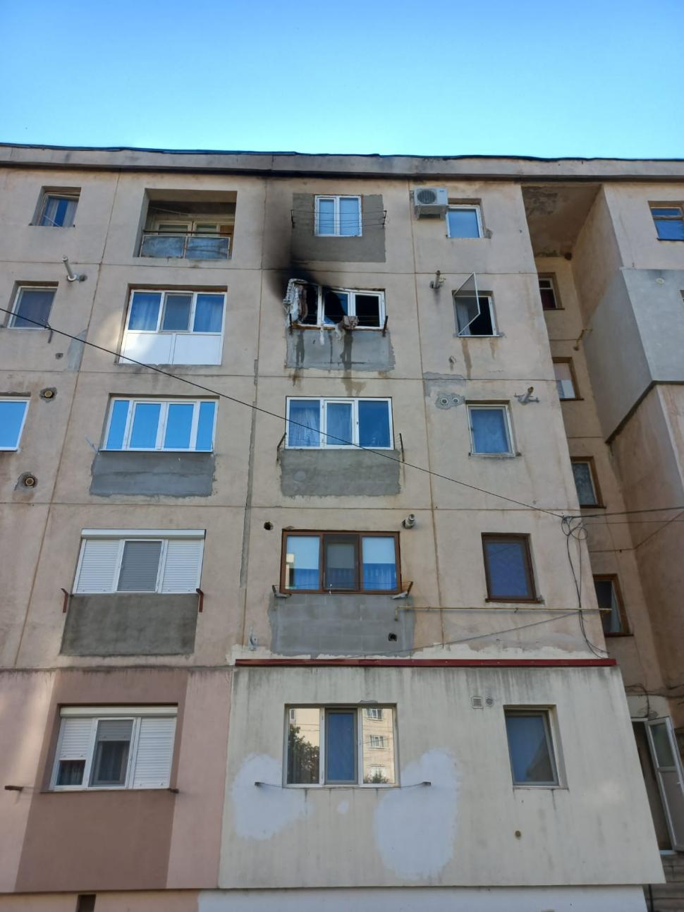 Explozie puternică într-un bloc din orașul Turceni. Printre victime se află și copii 775581