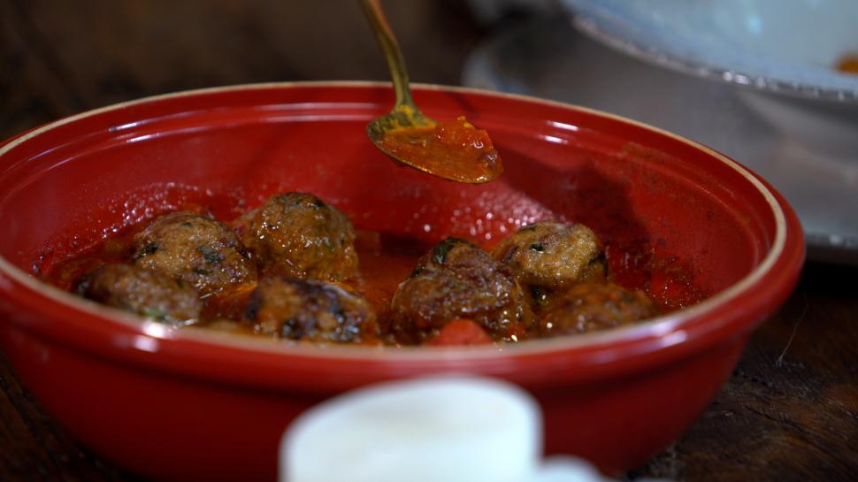 Ambasadorul Israelului, E.S. David Saranga, găteşte alături de Ştefan Lungu în ediţia 7 "Gătit la costum", sezonul 2 | "O dată pe săptămână mă întâlnesc cu un papanaş" 775341