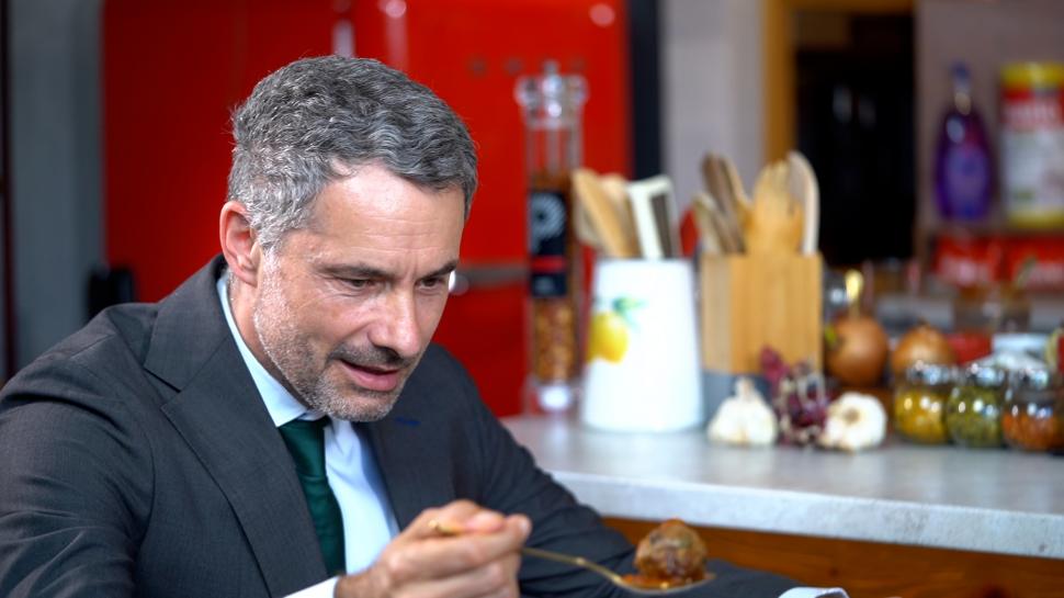 Ambasadorul Israelului, E.S. David Saranga, găteşte alături de Ştefan Lungu în ediţia 7 "Gătit la costum", sezonul 2 | "O dată pe săptămână mă întâlnesc cu un papanaş" 775347