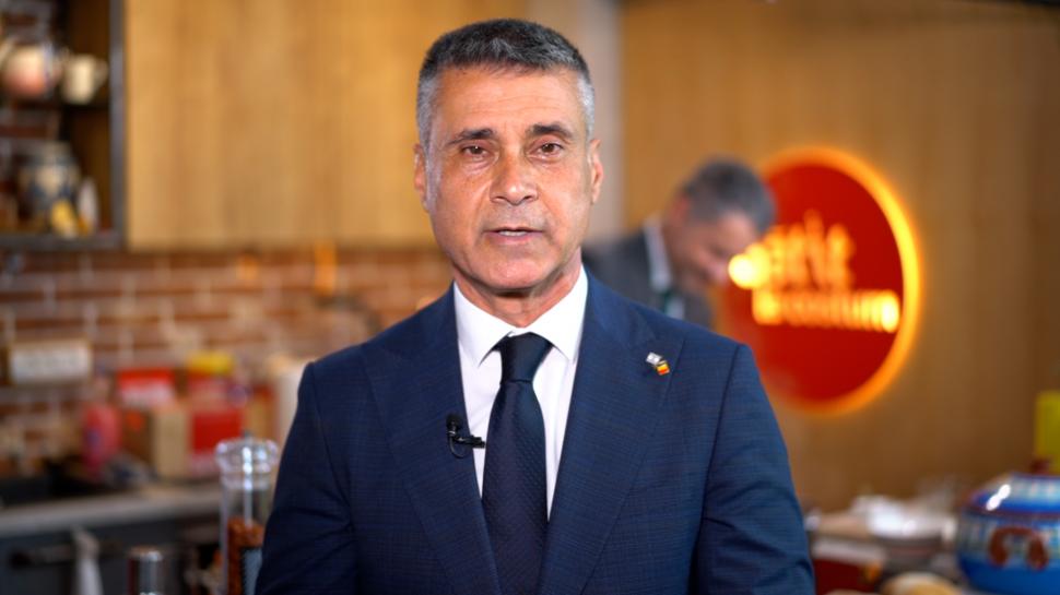 Ambasadorul Israelului, E.S. David Saranga, găteşte alături de Ştefan Lungu în ediţia 7 "Gătit la costum", sezonul 2 | "O dată pe săptămână mă întâlnesc cu un papanaş" 775348