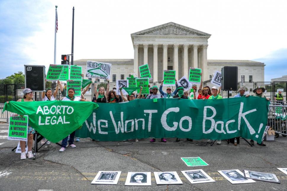 Americanii se revoltă în stradă, după interzicerea dreptului la avort | Poliția a recurs la gaze lacrimogene pentru a-i împrăștia 775644