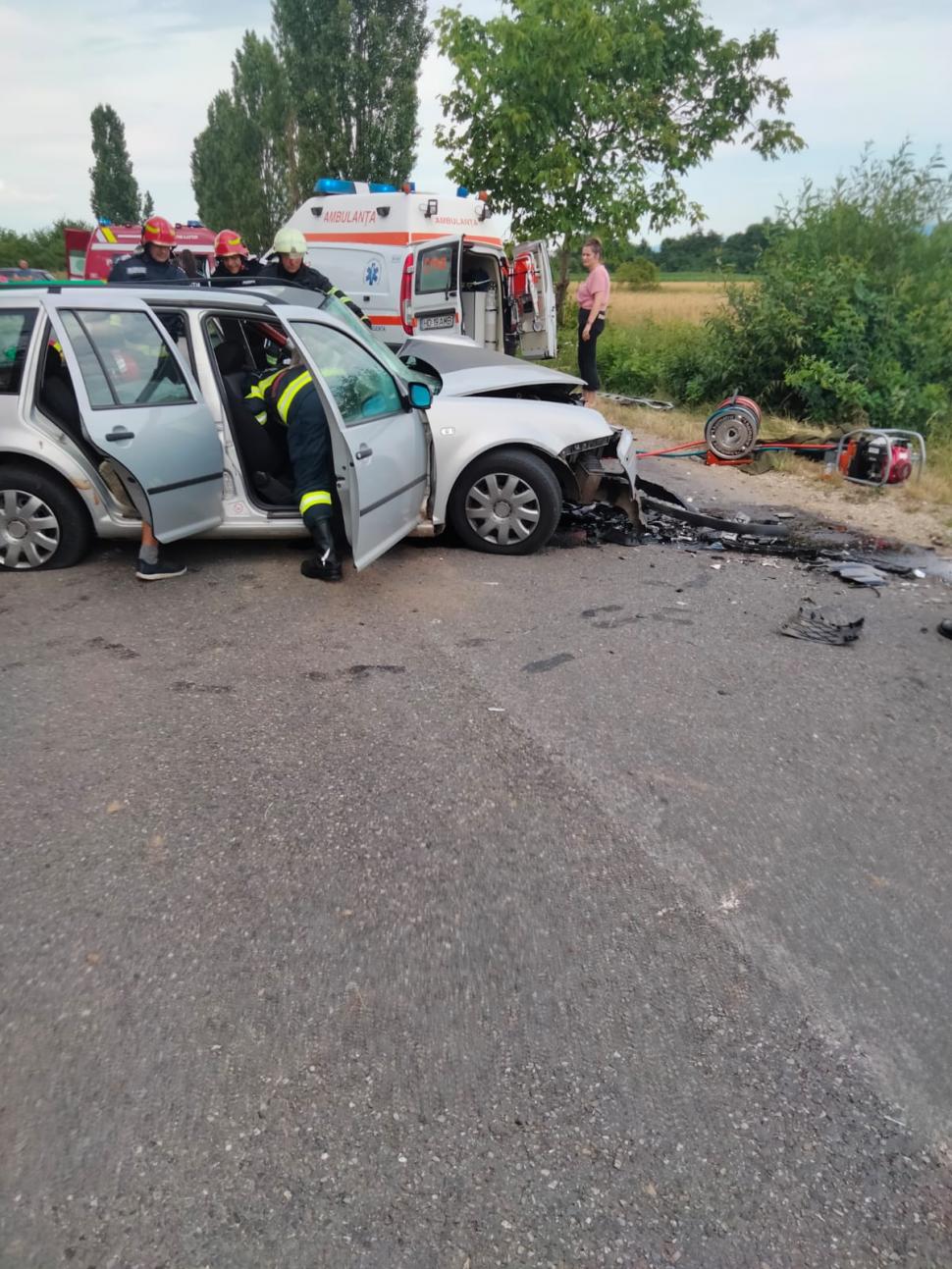 Planul roșu de intervenție, activat în județul Hunedoara! Şapte oameni au fost grav răniţi într-un accident rutier  775683