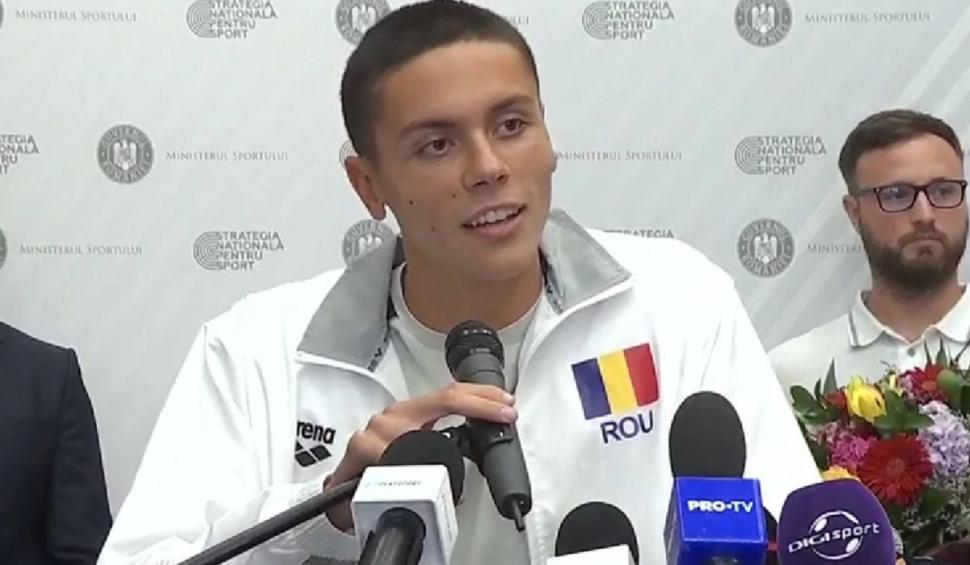 David Popovici, primele declarații după sosirea în România: ”Mulțumesc tuturor românilor care au stat cu sufletul la gură în fața ecranelor” 775761