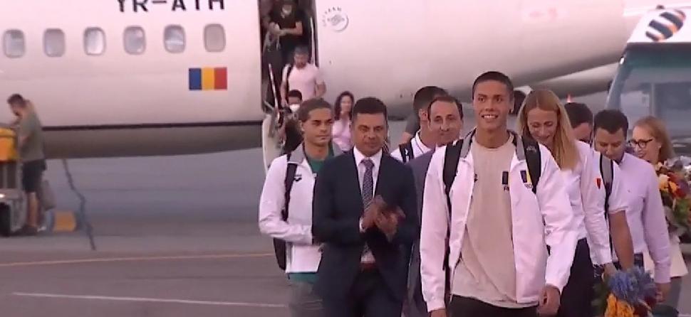 David Popovici, primele declarații după sosirea în România: ”Mulțumesc tuturor românilor care au stat cu sufletul la gură în fața ecranelor” 775763