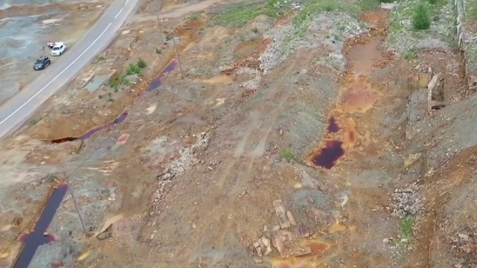Pericol ecologic major în judeţul Suceava! Exploatare minieră lăsată în paragină