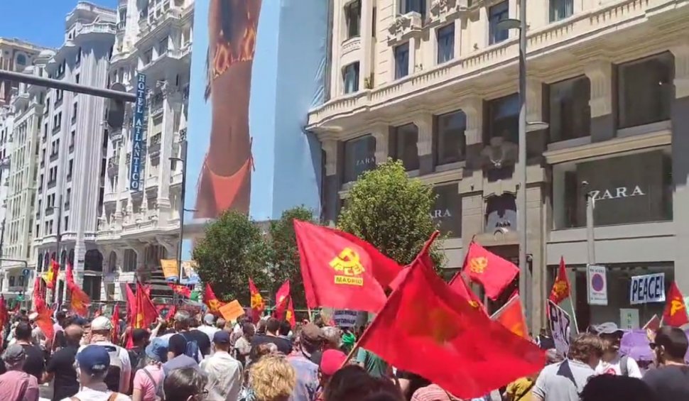 Protest anti-NATO cu secera și ciocanul la Madrid, înaintea summit-ului Alianței militare