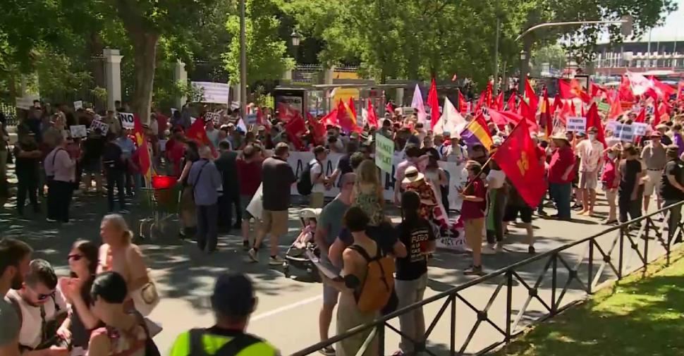 Protest anti-NATO cu secera și ciocanul la Madrid, înaintea summit-ului Alianței militare 775743