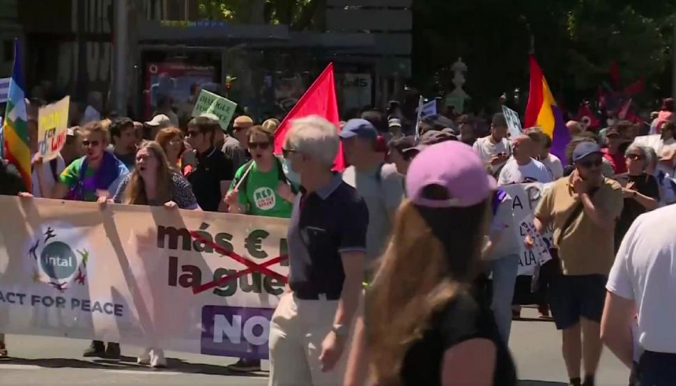 Protest anti-NATO cu secera și ciocanul la Madrid, înaintea summit-ului Alianței militare 775745