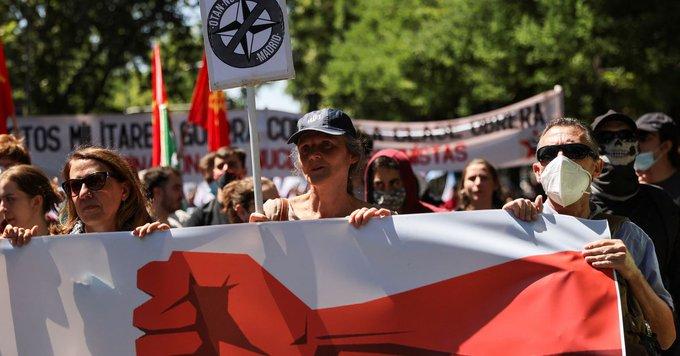 Protest anti-NATO cu secera și ciocanul la Madrid, înaintea summit-ului Alianței militare 775746